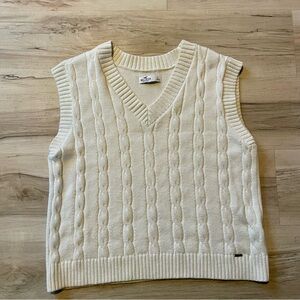 Hollister Cable Knit Sweater Vest small